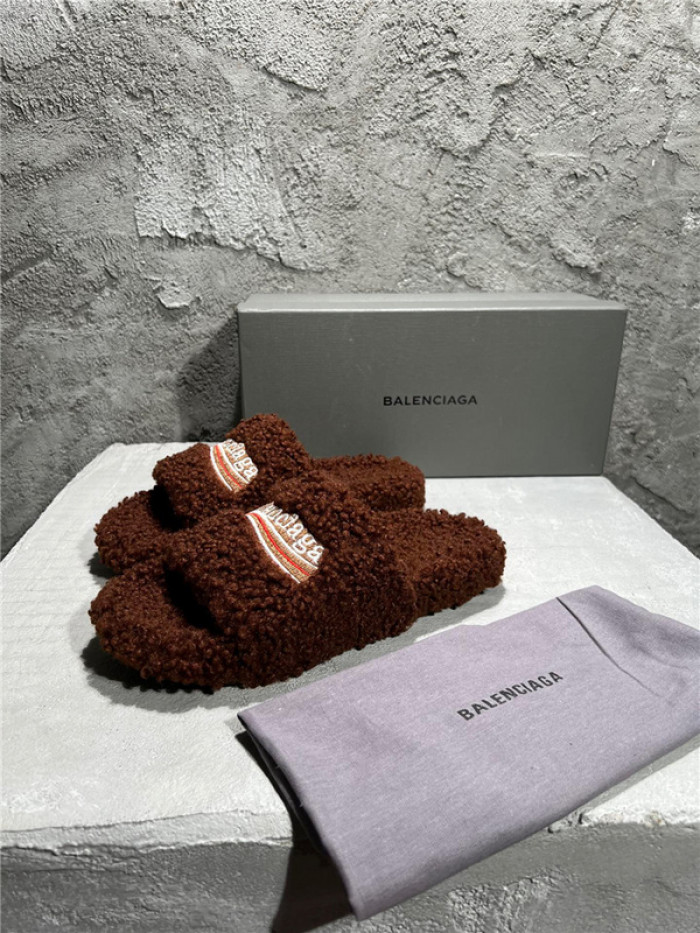 BLCG SLIPPERS
