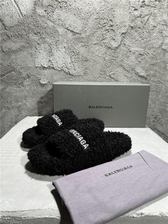 BLCG SLIPPERS