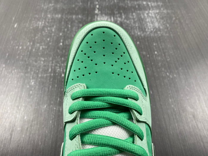 concepts x T*f*ny co. x nike sb dunk low  bv1310-303