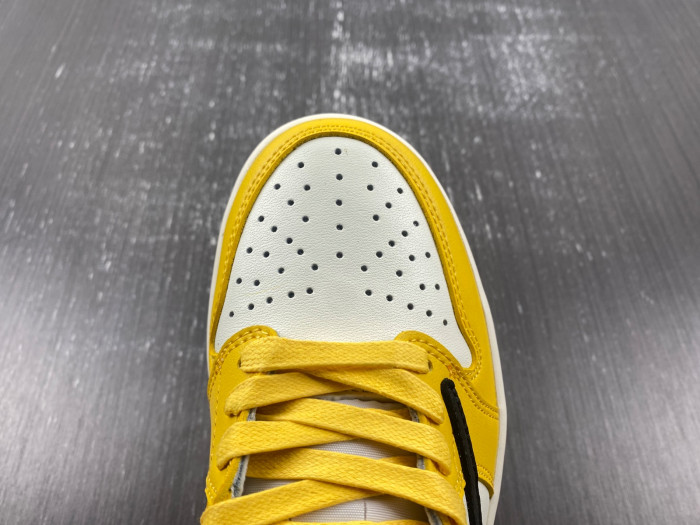 Travis Scott x Air Jordan 1 Low DZ4137-700