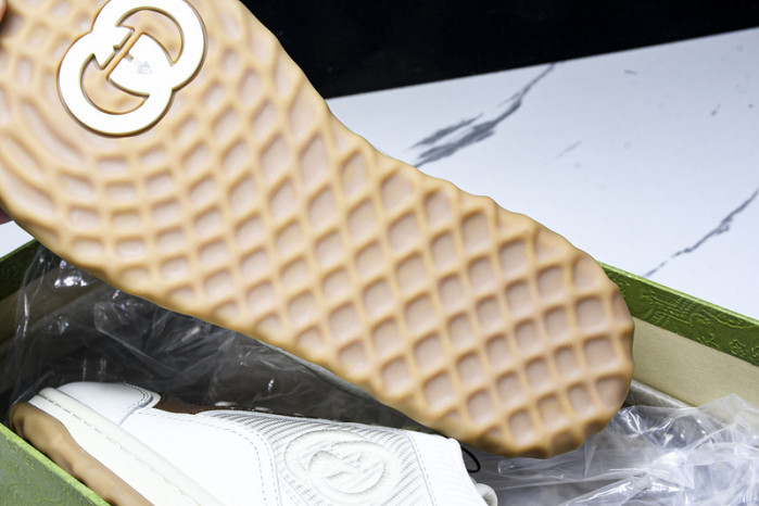 Gv*c sneaker