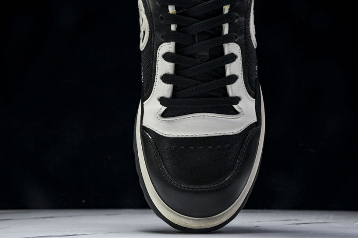 Gv*c sneaker