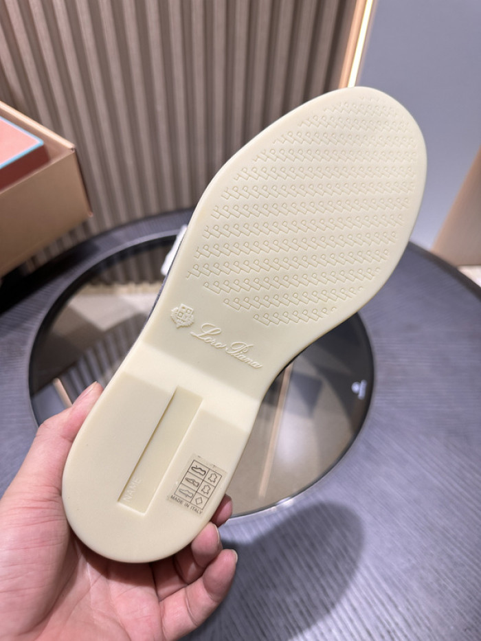 L0R0 P1ANA SNEAKER