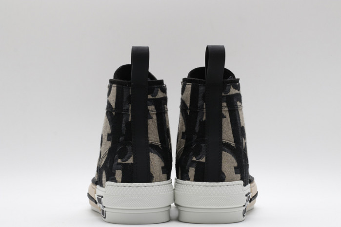 D10R B23 Oblique High Top Sneaker