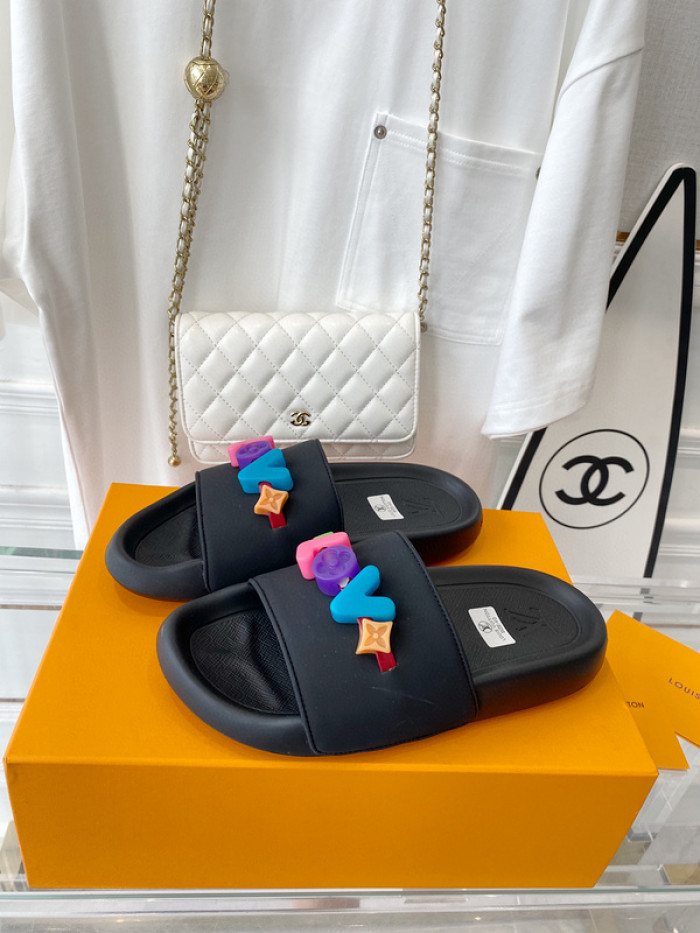 LV SLIPPERS