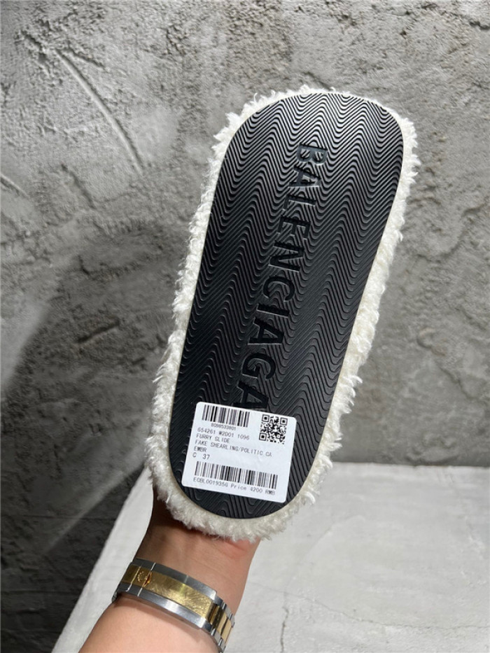 BLCG SLIPPERS