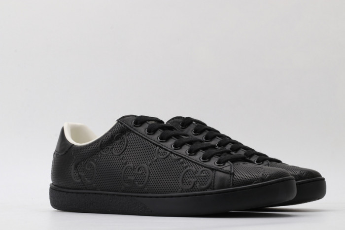 Gv*c ace embroidered low-top sneaker 431942a38g09065