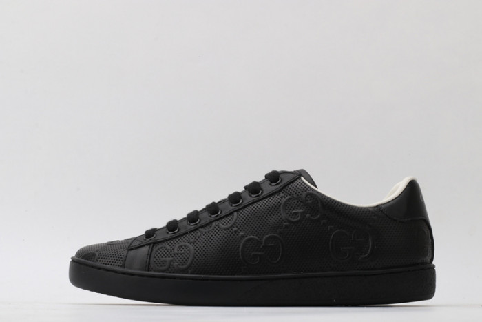 Gv*c ace embroidered low-top sneaker 431942a38g09065