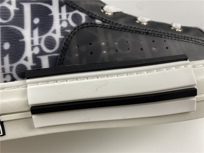 D10R B23 Oblique High Top Sneaker