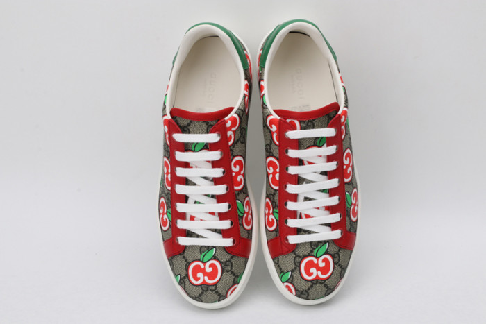 Gv*c ace embroidered low-top sneaker